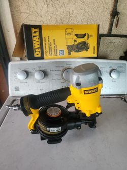  DEWALT
1-3/4 in. 15 Degree Pneumatic Coil Roofing Nailer Poco Uso 