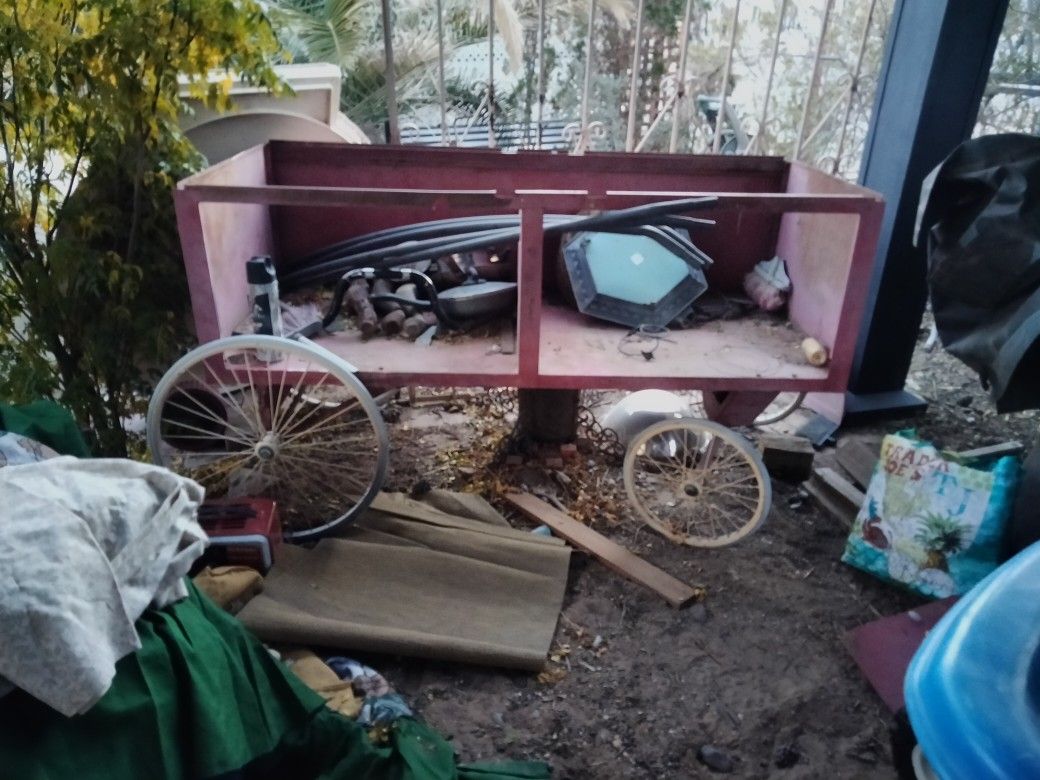 Large Antique Wagon (Steel)