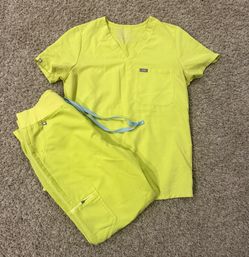 Figs Size M