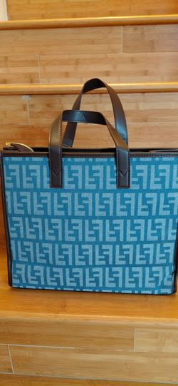 Brand new crossbody or shoulder bag. Ask for more styles bags or sunglasses pics