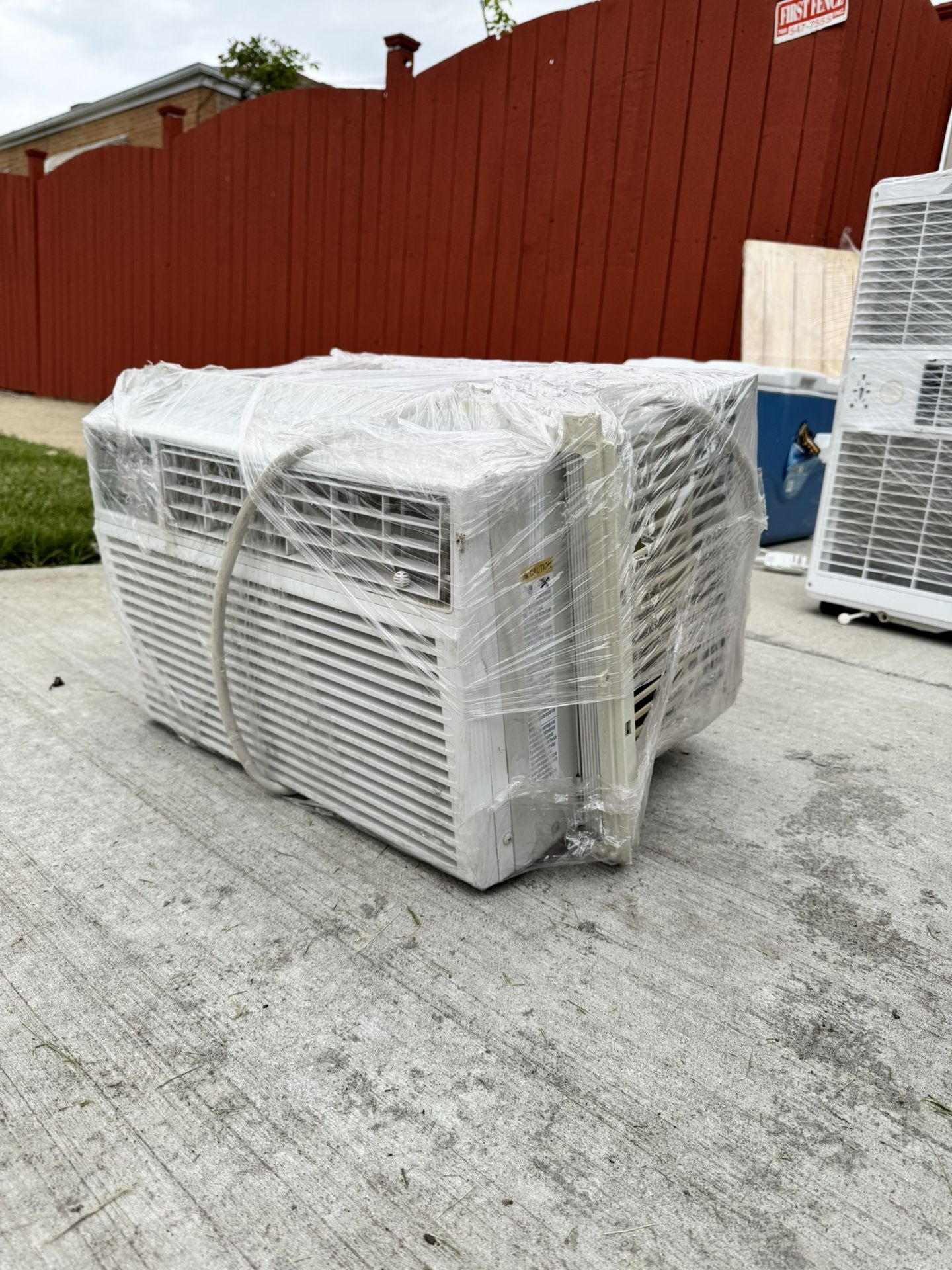 ❄️ MUST SELL THIS WEEKEND – GE Window AC Unit – $100 OBO ❄️