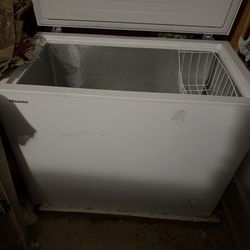 Deep Freezer Farley New  in Great Condition It Works Perfectly. 