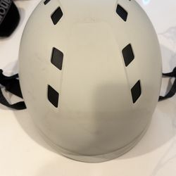 Burton Anon Helmet - selling fast! Size: 55-59