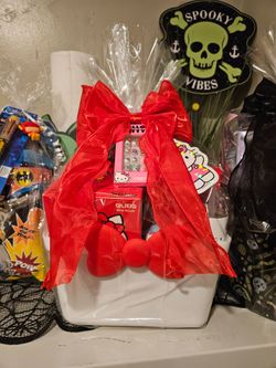 Hello Kitty Halloween Boo Basket
