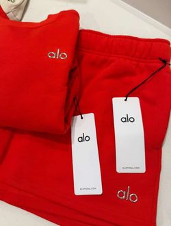 Alo crop top sweater and shots sets size Large and xl