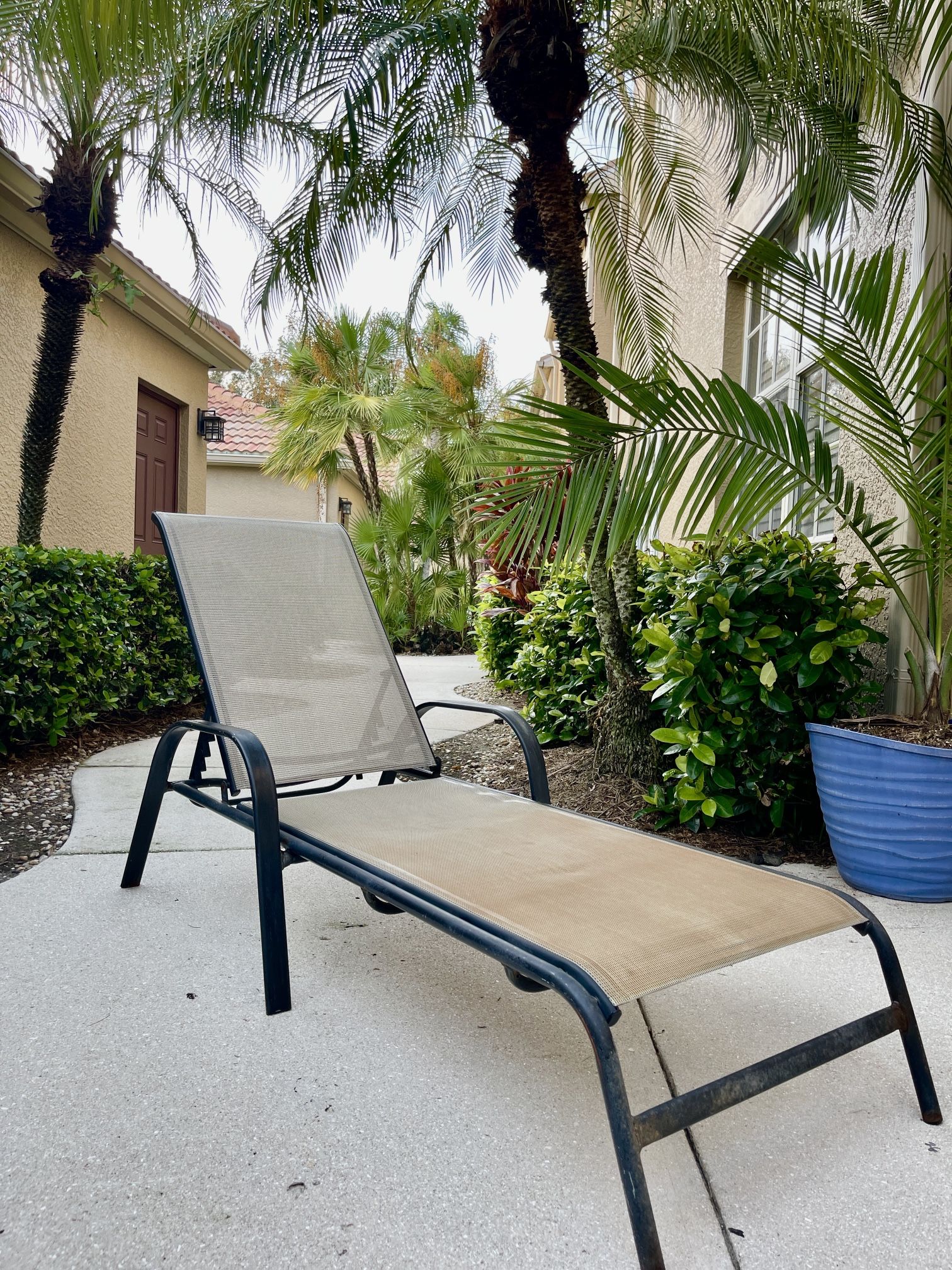 1 Piece Patio Chaise Lounge Chair with Arm - Outdoor Furniture