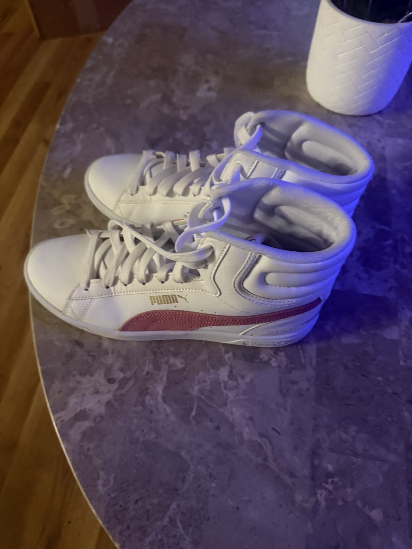 Women’s Puma High Tops Size 9.5