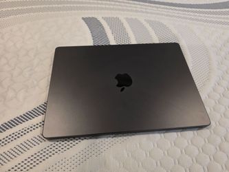 Macbook pro 14 inch 18GB RAM 1TB STORAGE