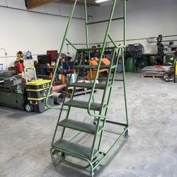 7ft safety ladder