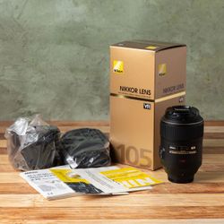 Like NEW Nikon AF-S VR Micro-NIKKOR 105mm f/2.8G IF-ED Lens