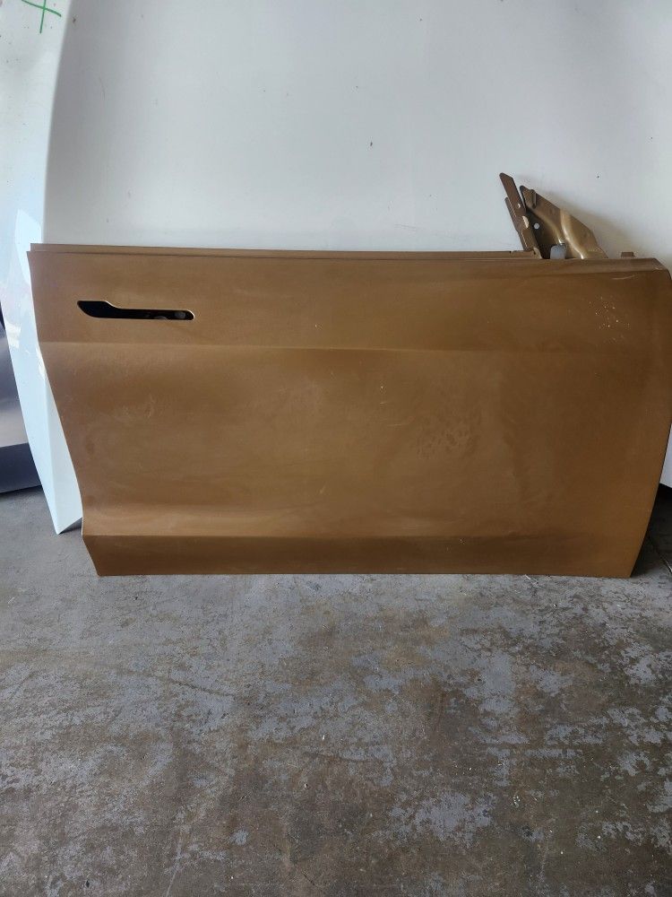 17-23 Tesla Model 3 Right Passenger Front Door Shell