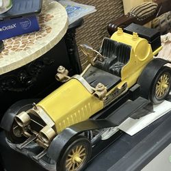 Vintage 1977 Jim Beam Stutz Bearcat decanter