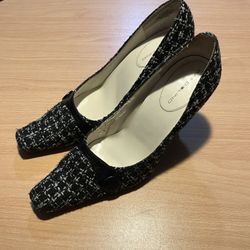 Bandolino Black And White Sweater Pumps (Size: 10)