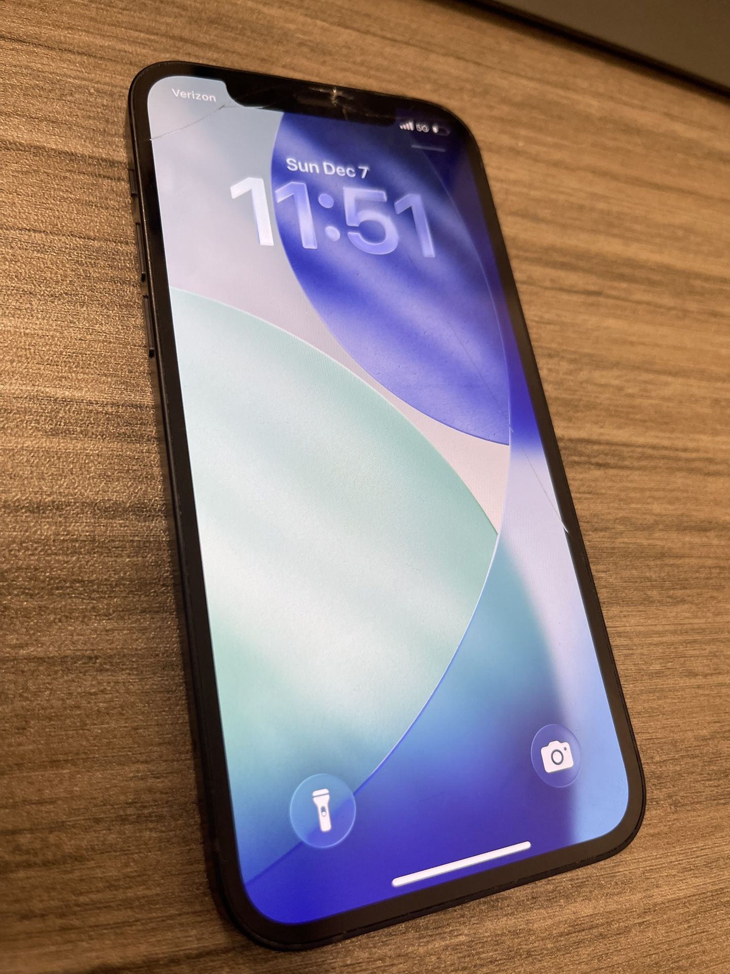 iPhone 12 - 64gb ( Minor Crack On Screen)