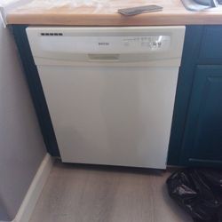 MAYTAG KITCHEN DISHWASHER 