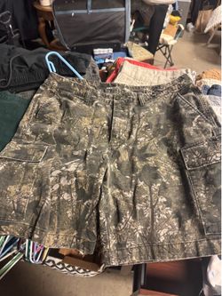 Men's shorts few 38w and 44w left 10.00 each message for meet see video
