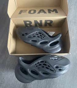Yezzy Foam RNNR “ Onyx”