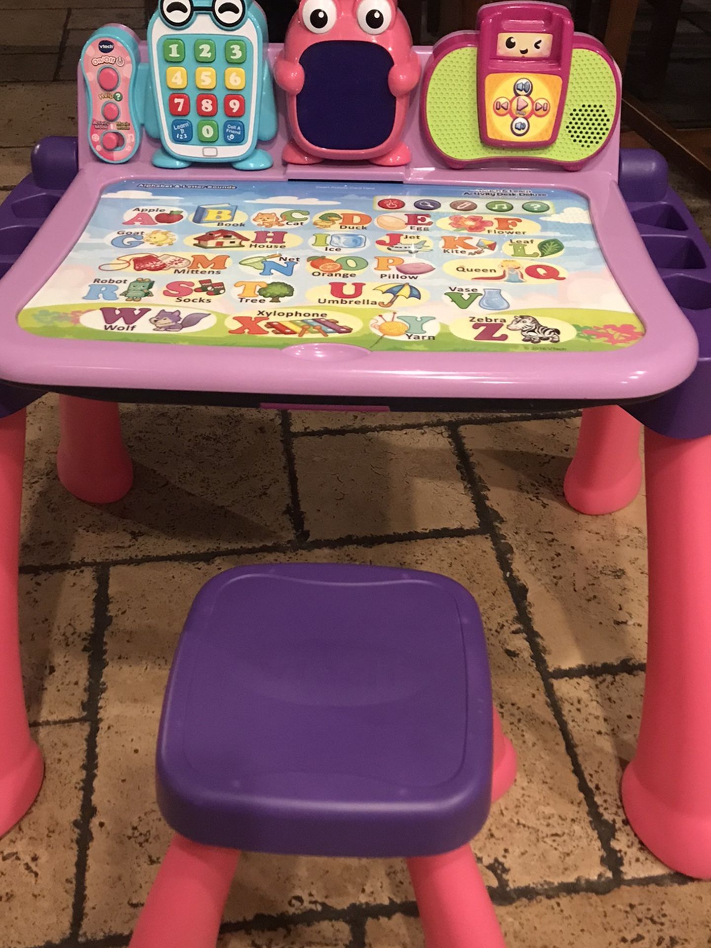 VTech Touch and Learn Activity Desk foe Toddler