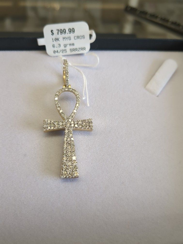 10k Gold Diamond Pendant 6.3 Grams Layaway Available 10% Down If You Interested Ask Maribel Thank You
