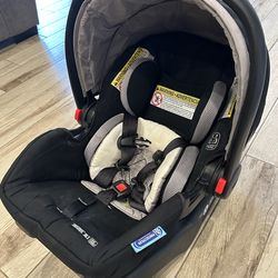 Graco Car seat **Free Delivery**