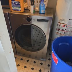 LG smart Washer/ Dryer Set