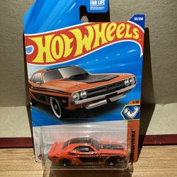 Hot Wheels / 71 Dodge Challenger / Orange