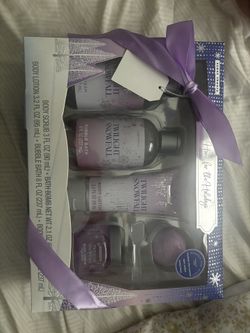 Brand New Holiday Set 