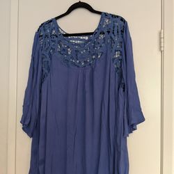Women's size 24W Top w/ Lace detail, 100% Rayon body  *new*