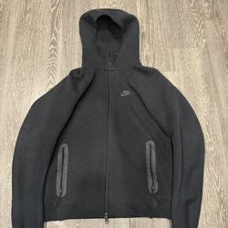 Black Nike Tech Fleece