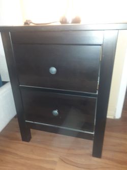 Bedside table with 2 drawers