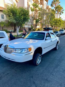 2001 Lincoln Town Car