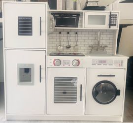 Pretend Toy Kitchen