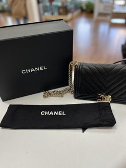 CHANEL LE BOY CAVIAR PURSE, GREAT CONDITION, W ORIGINAL BOX, DUST BAG AND SERIAL CARD, ENTRUPY VERIFIED