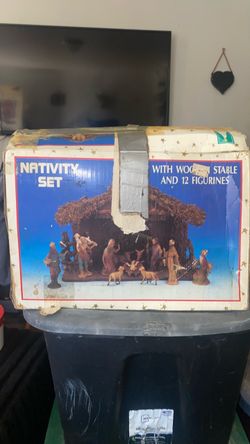 Nativity Set with Wooden Stable and 12 Figurines