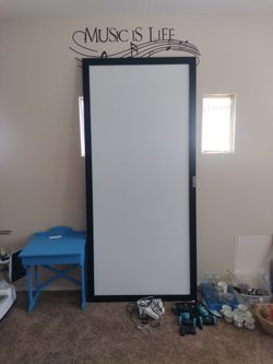 Projector and projector screen