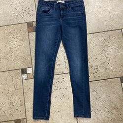 Like New Levi’s Girls 710 Super Skinny Jeans size 12