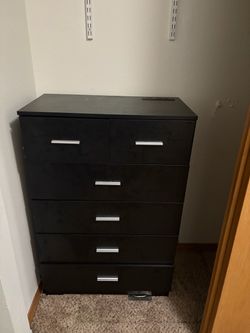 Title: FREE Black 6-Drawer Dresser – Pickup Only
