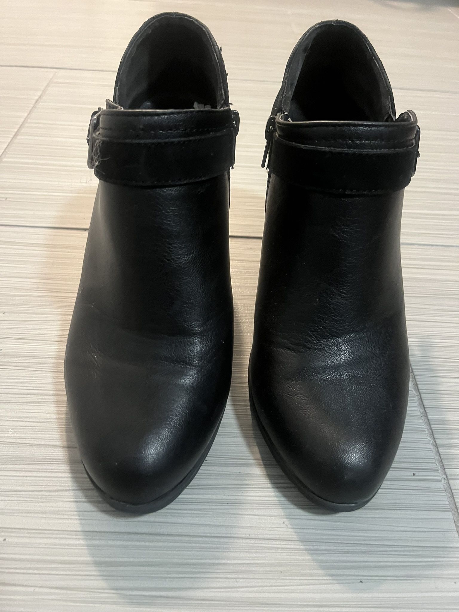 White Mountain Black Ankle Boots