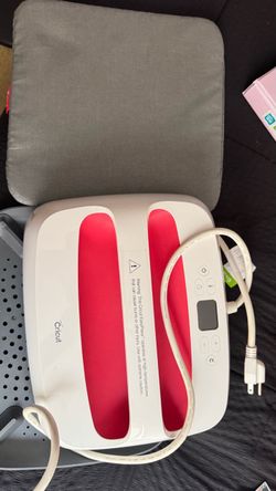 Cricut heat press and mat