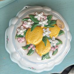 Beautiful Italian lemon Jell-O mold