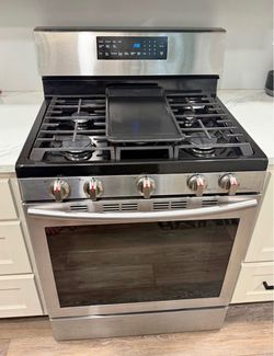 Samsung Gas Range with Griddle