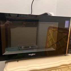 Whirlpool Countertop Microwave (moving Sale)