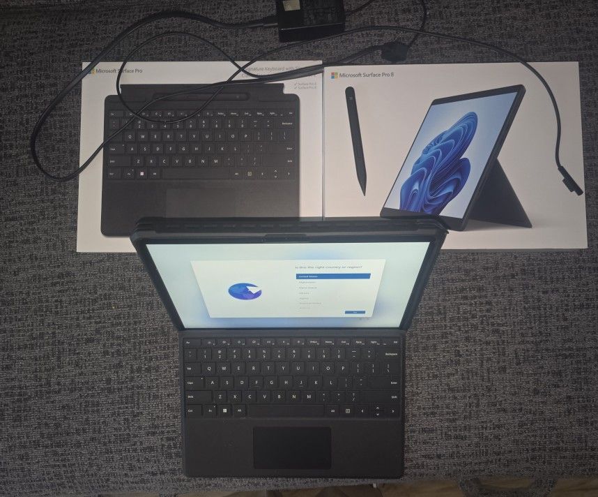 Surface Pro 8 W/ Keyboard, Pen, Charger i7 11th Gen 16gb RAM