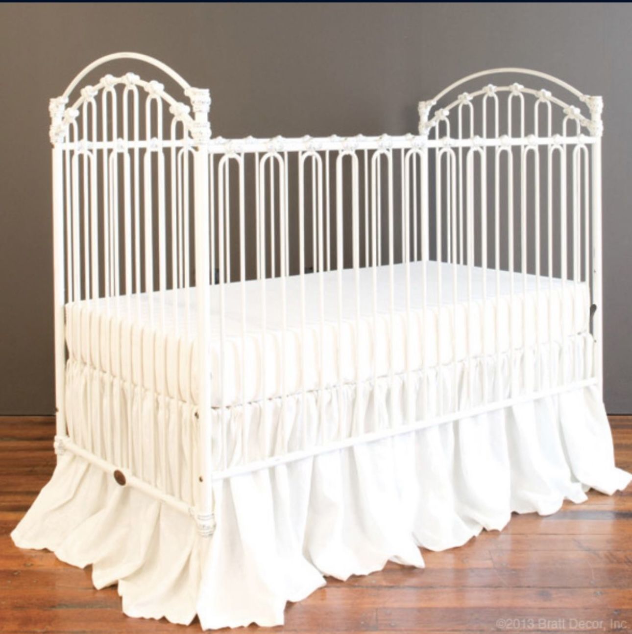 Bratt Decor Venetian II - Distressed White Crib