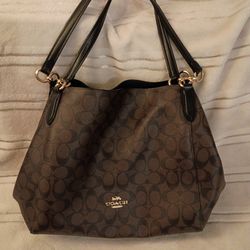 Barely used coach all leather purse