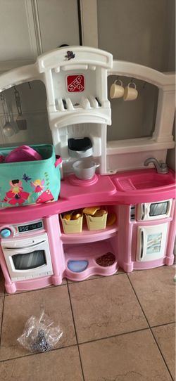 Toy kitchen