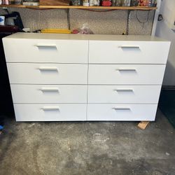 8-drawers Dresser $240