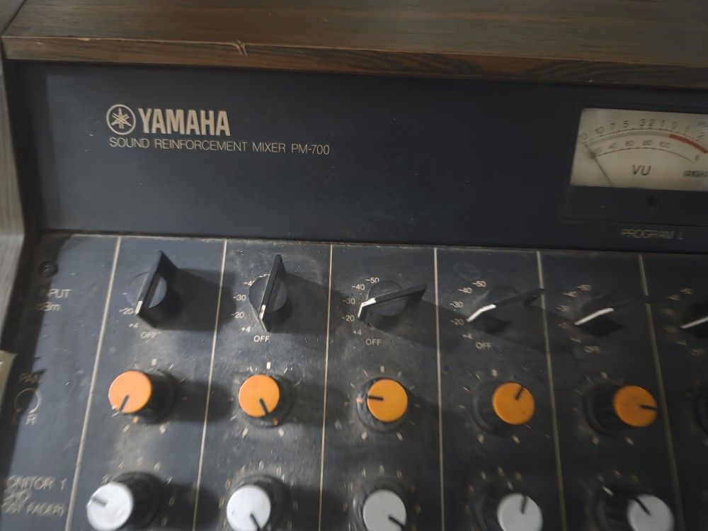 Yamaha PM-700