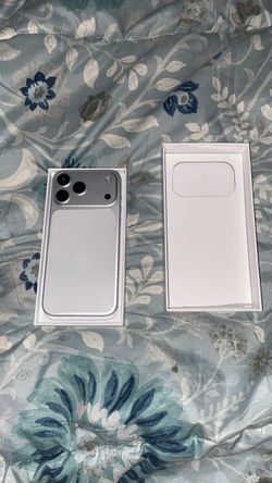 Slightly used iPhone 17 pro max silver 2TB