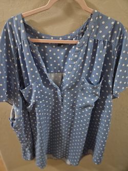 Torrid size 6. Polka dot shirt